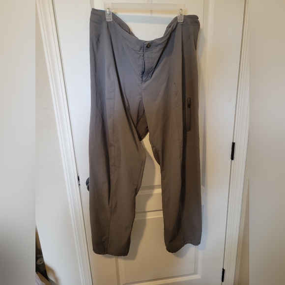 Plus size womans Columbia pants - Picture 1 of 6